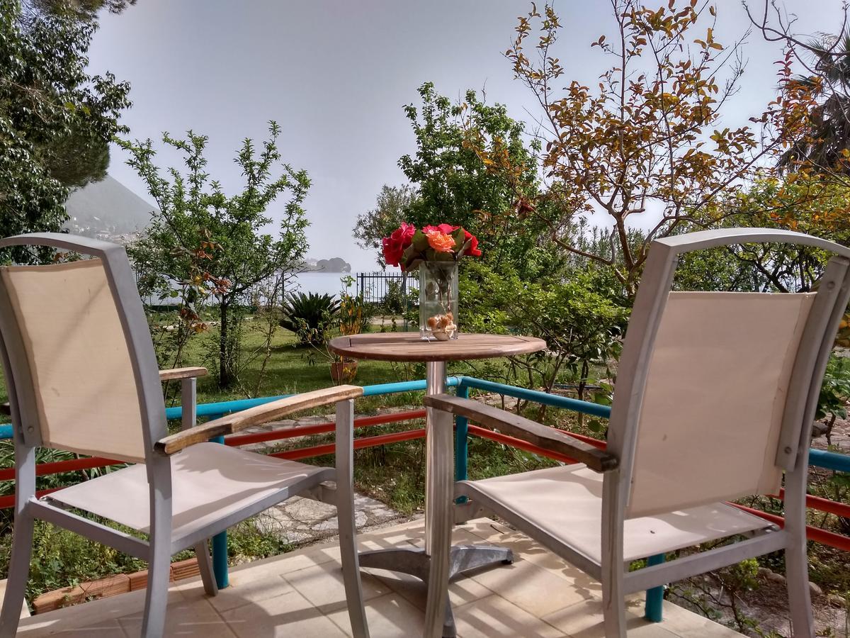 Palmyra Beachfront Studios Nydri  Dış mekan fotoğraf